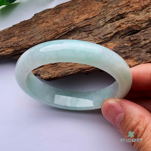 派瑞翡翠 翡翠手镯 糯种 浅绿 商品图3