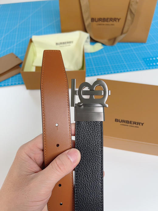 《Burberry》博柏利 双面使用 商品图0