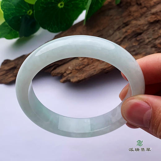 派瑞翡翠 翡翠手镯 糯种 浅绿 商品图3