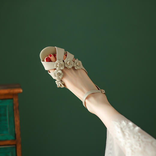 时尚减龄，花朵鱼嘴凉鞋BE-b7063 商品图2