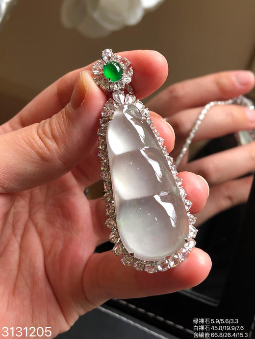 近玻璃飘花福豆吊坠【3131205】具体价格微信咨询 商品图0