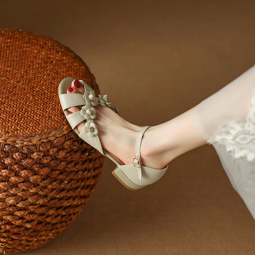 时尚减龄，花朵鱼嘴凉鞋BE-b7063 商品图1