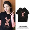 【明星同款T恤】宽松版型，舒适自在，简约时尚，搭配出众，柔软面料，触感舒适，粉色印花，清新可爱！尽显女孩的活力气场，最in的搭配！ 商品缩略图0