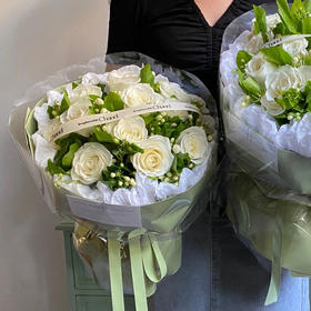 《莫离》 11枝白玫瑰茉莉花束