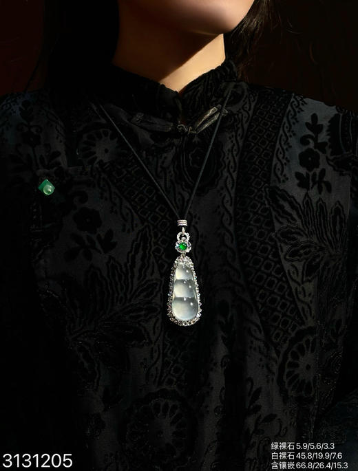 近玻璃飘花福豆吊坠【3131205】具体价格微信咨询 商品图4