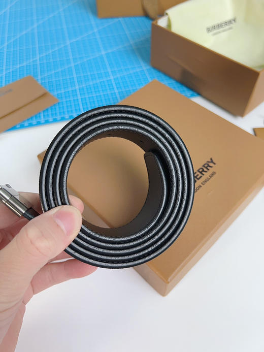 《Burberry》博柏利腰带 双面可用 商品图5
