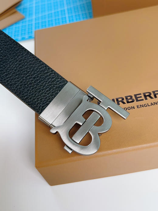 《Burberry》博柏利 双面使用 商品图5