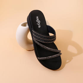 Safiya/索菲娅2023夏季新品仙女风珍珠钻带坡跟气质休闲拖鞋SF32110043