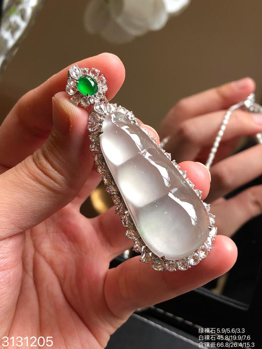 近玻璃飘花福豆吊坠【3131205】具体价格微信咨询 商品图3