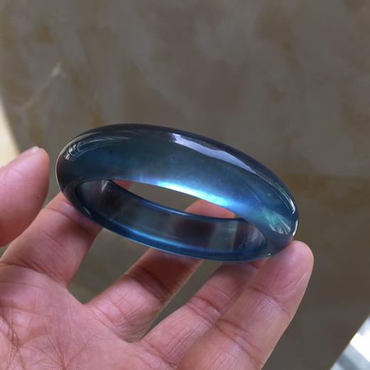 477084 海蓝宝手镯  晶体通透，帝王蓝色，补水神器，海蓝宝石象征沉着，勇敢和聪明，佩戴海蓝宝坚定信心，增强自信 内径57毫米，规格15.5*8.5毫米，重53.4克， 超值价💰9580 商品图6