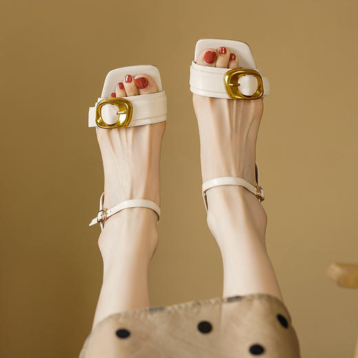 简约百搭，软舒羊皮一字带露趾凉鞋LCC-C9198 商品图0