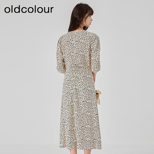 oldcolour2023夏季新款气质温柔V领收腰长款碎花连衣裙O24101410 商品图4