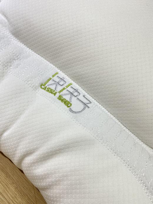 乳胶决决子枕芯 决明子中等高度护颈枕头  360度颈椎贴合设计，颈部立体支撑不悬空 舒缓颈椎 商品图9