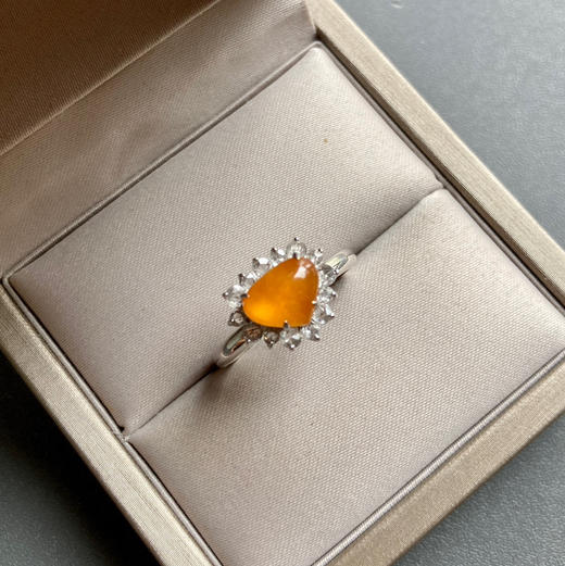 高冰种黄翡芬达色翡翠戒指18k白金钻石镶嵌 商品图0