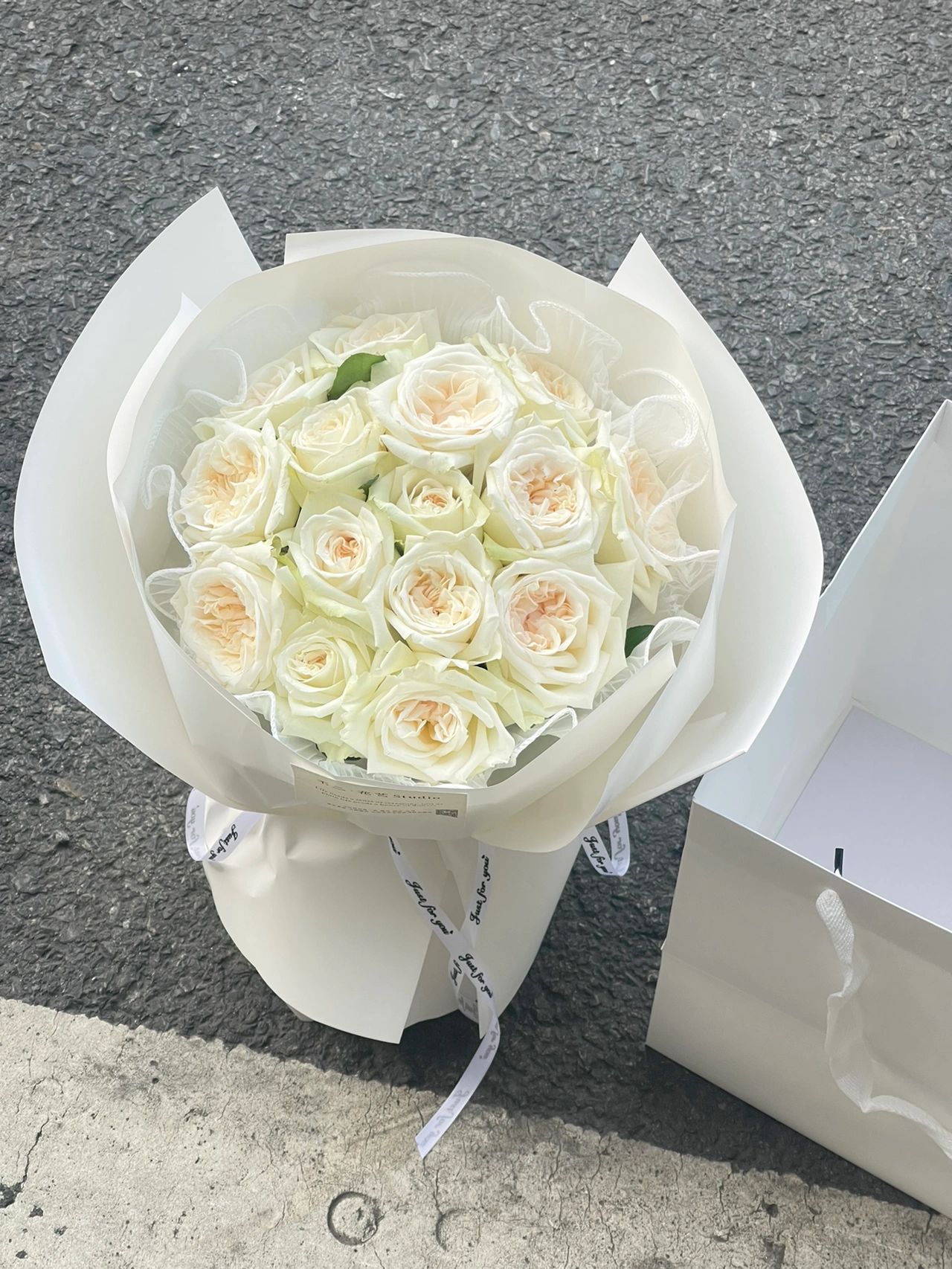 纯爱----19/33支白玫瑰花束