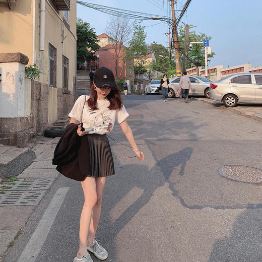 金蘑菇菇【黑标线 买手店，黑色、灰色半裙】半裙 商品图0