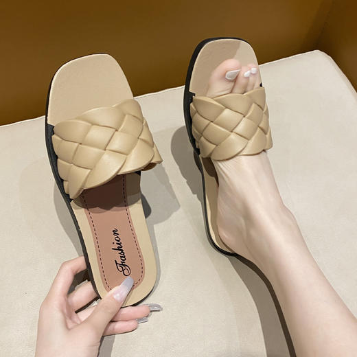 【舒适休闲！夏季女凉拖鞋】防滑耐磨，时尚百搭，舒适面料内里，外穿居家都可，时尚平底一字拖，麻花带面软底外穿简约方头沙滩拖女粉丝专属 商品图6