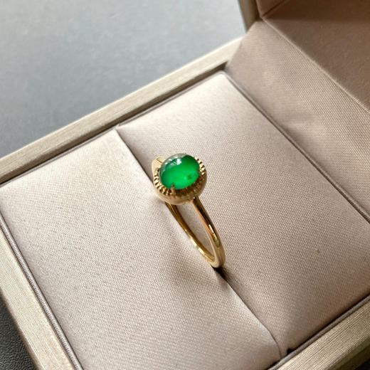 高冰种阳绿翡翠蛋面戒指18k黄金镶嵌 商品图3
