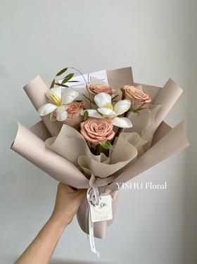 嫣然一笑————卡布奇诺花束