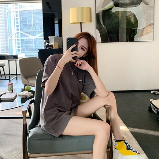 夏季新款！女神必备~这款字母刺绣短袖T恤，休闲时尚，韩国风格，简洁大方，舒适自在，让你瞬间引领潮流！无论夏日出街还是室内休闲，都能为你的造型增色不少！ 商品图1