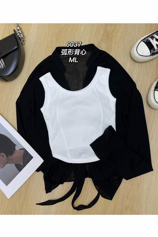 336037#弧形背心 商品图0