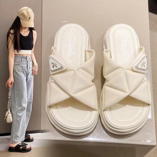 【像踩在面包上！网红夏季凉拖鞋】简约利落，颜值高，舒适柔软，女拖鞋厚底软底外穿韩版一字凉拖鞋交叉带沙滩拖粉丝专属 商品图0