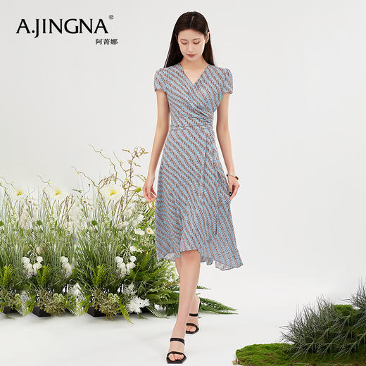 【商场同款】阿菁娜V领收腰印花设计感连衣裙A28X212066 商品图2