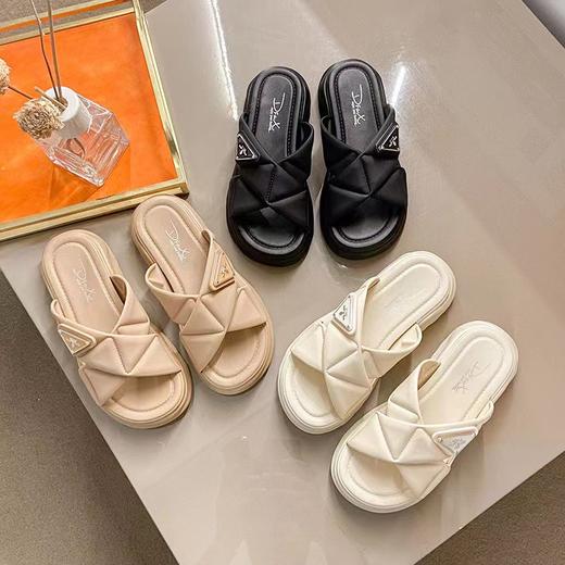 【像踩在面包上！网红夏季凉拖鞋】简约利落，颜值高，舒适柔软，女拖鞋厚底软底外穿韩版一字凉拖鞋交叉带沙滩拖粉丝专属 商品图1