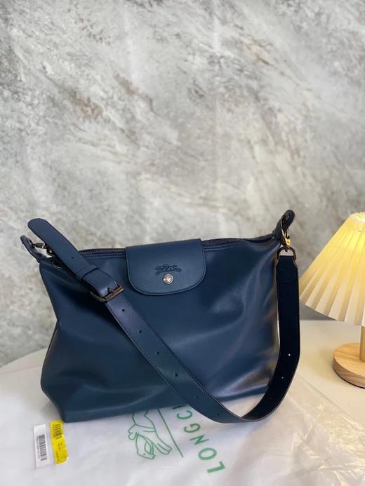 真皮！牛皮！官网💰4700+ 春夏必备龙骧新款hobo腋下包，趁没大火抓紧吧！通勤休闲❗可腋下可斜挎背！✅一包装所有，容量深不见底！为你随性旅程装点精致~男女可用。卫衣/风衣/短袖等都很搭哦！ 商品图8