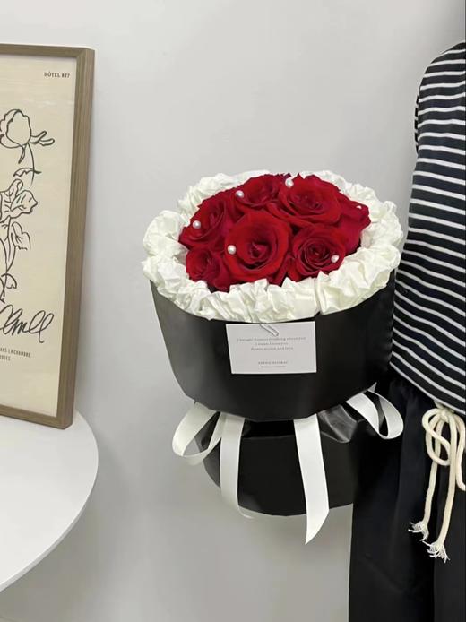 【超市】小香风红玫瑰花束 商品图0