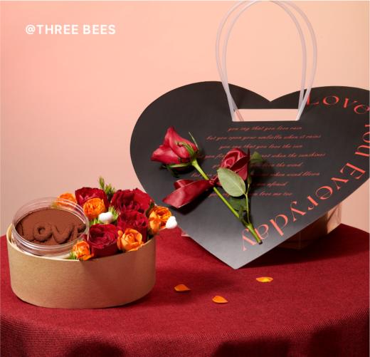 挚爱·玫瑰礼盒（520超级浪漫新品，5朵玫瑰花+提拉米苏蛋糕，全市配送！） 商品图0