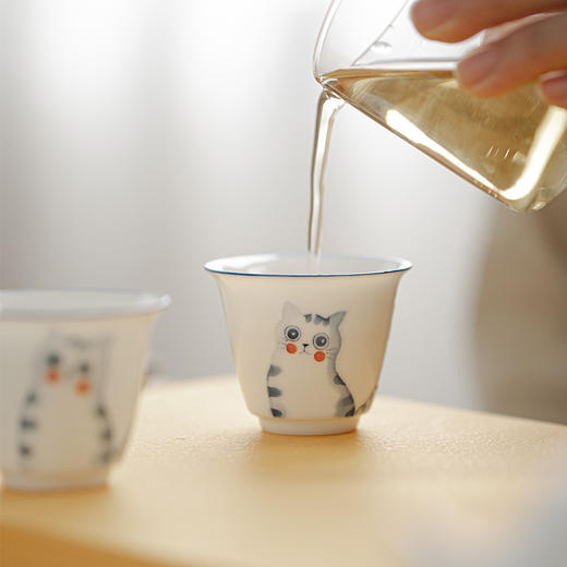 【日用百货】墨己 万物可爱 手绘猫桃品茗杯 功夫茶具家用温馨治愈陶瓷单杯 商品图5