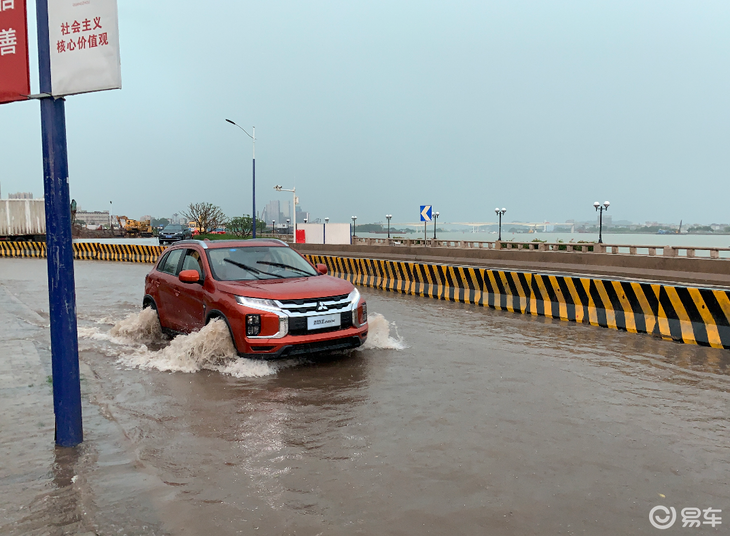 雨天行车都有哪些注意事项?这些行车小技巧值得收藏_易车