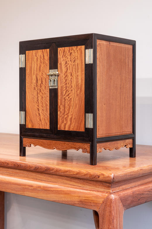 红桥红  家具严选  缅甸花梨（大果紫檀）【紫光檀镶缅花小方角柜】 商品图1