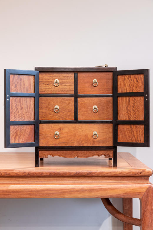 红桥红  家具严选  缅甸花梨（大果紫檀）【紫光檀镶缅花小方角柜】 商品图3