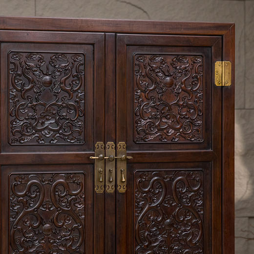 清 红木浮雕二龙戏珠方角柜（一对） 商品图1