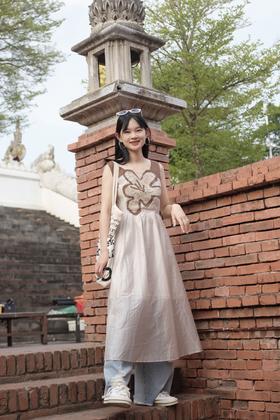 带着春天的花香， 沉溺于夏天