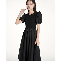 初语黑色泡泡袖气质连衣裙女2023年夏季新款优雅赫本风短袖小黑裙