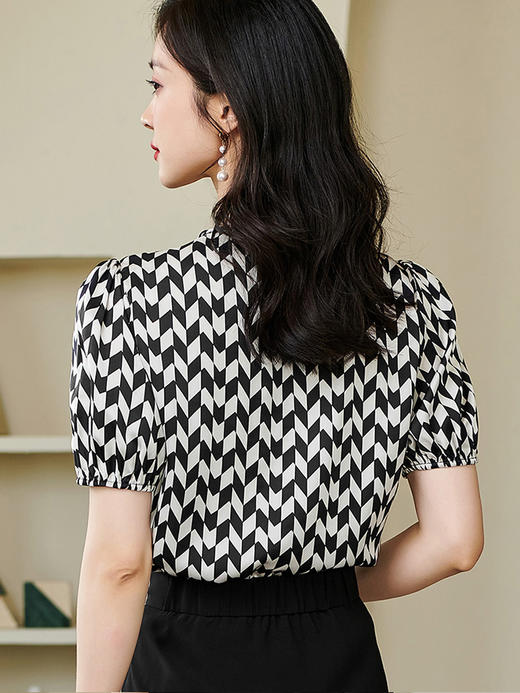 米思阳2025夏季新款气质通勤冰丝缎面衬衣几何直筒短袖女上衣1106 商品图1