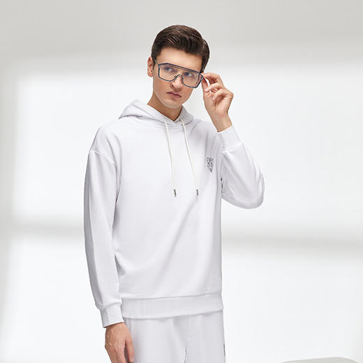 拇指白小T热力拒水动感带帽卫衣 商品图1