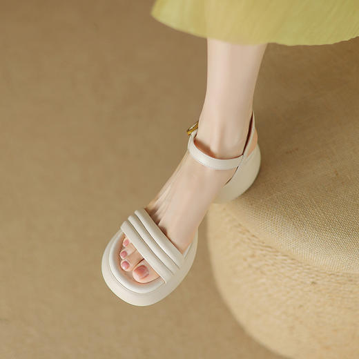 时尚潮流，真皮百搭高跟凉鞋LD-6366 商品图4