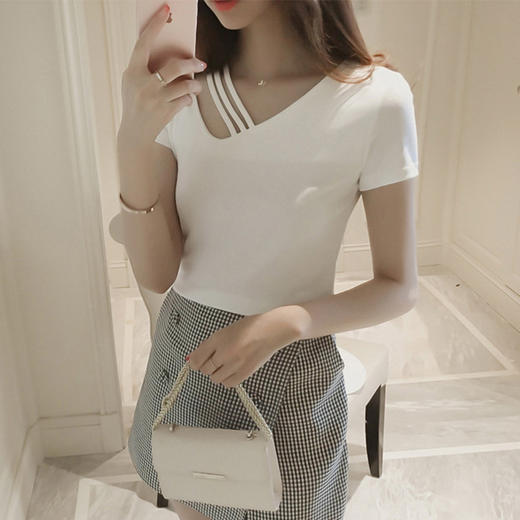 【镂空V领，显瘦时尚】短袖t恤女夏季韩版新款女式ins学生V领上衣女装 商品图1