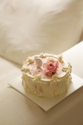 10寸山茶花荔枝蛋糕