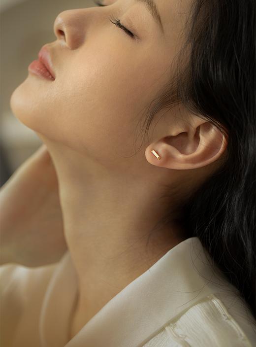 Oflye潮流饰品 小金条撞色原创设计耳钉女简约风不对称T形耳饰耳环女 商品图5