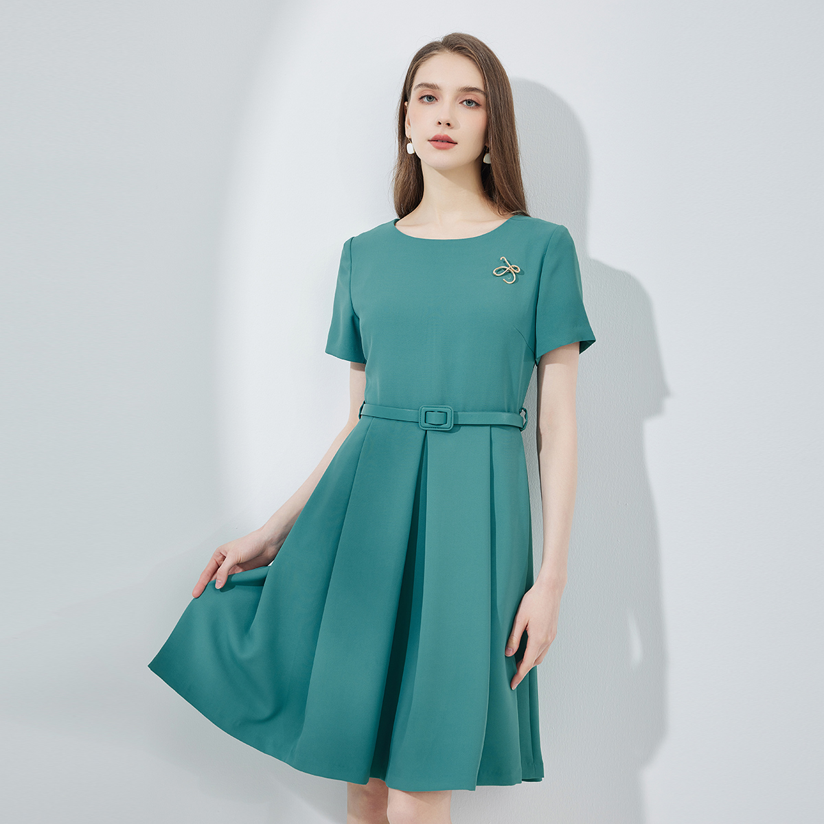 NF8G1斯尔丽瑟俪2023夏季新款赫本风简约时尚气质小晚礼服连衣裙