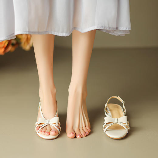 优雅百搭，真皮蝴蝶结粗跟凉鞋HB-Z515 商品图0