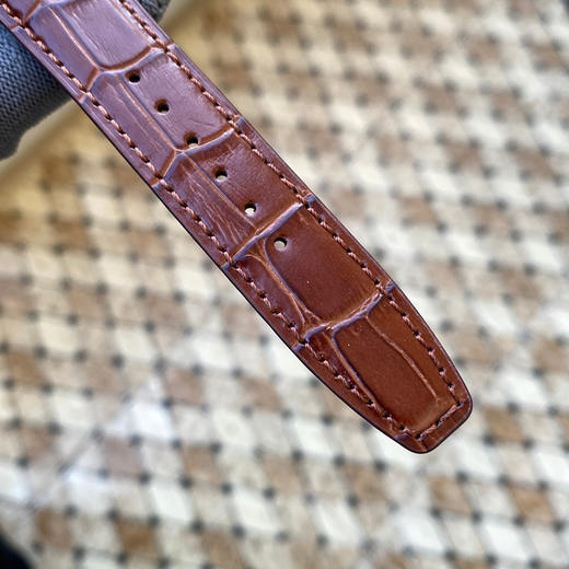 APS  万国葡萄牙系列万年历腕表，复刻界复杂的腕表，所有功能同步原装，所有功能调节通过把头控制
1⃣️【功能介绍】12点日月星辰，9点钟独立小秒针和星期指针显示，6点钟月份指针 商品图7