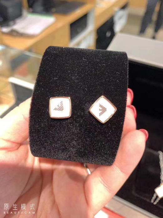 ¥1099直邮！Armani AR80023 阿玛尼手表礼盒⌚️表盘内11颗水晶镶嵌刻度 商品图3