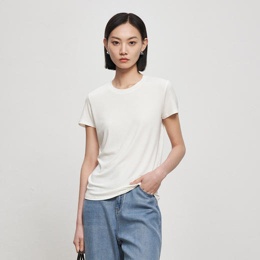 IN AND ON53345夏新款女短袖桑蚕丝T恤正肩凉感纯色圆领显瘦休闲上衣 商品图3