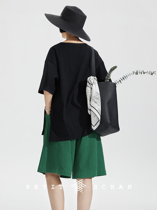 PETIT SCHAN 小闪 黑白印象 14姆米真丝双绉经典黑白六芒星花卉图案方形丝巾披肩 商品图1